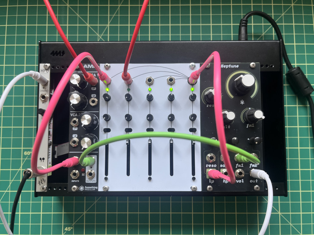 鍵盤楽器 Crows Electromusic OVUM for eurorack Crows Electromuisic - OVUM for Eurorack - analog oscillator bank